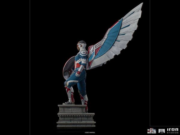 MARVEL - Statuette 1/4 Captain America (Sam Wilson) Legacy Replica – Image 3