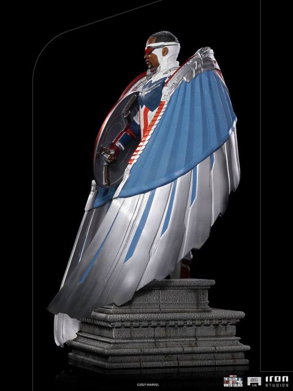 MARVEL - Statuette 1/4 Captain America (Sam Wilson) Legacy Replica – Image 7