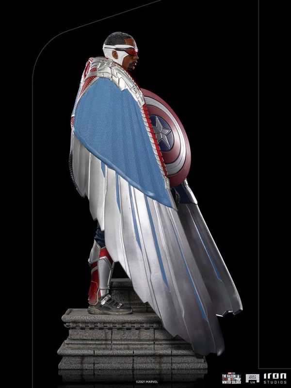 MARVEL - Statuette 1/4 Captain America (Sam Wilson) Legacy Replica – Image 9