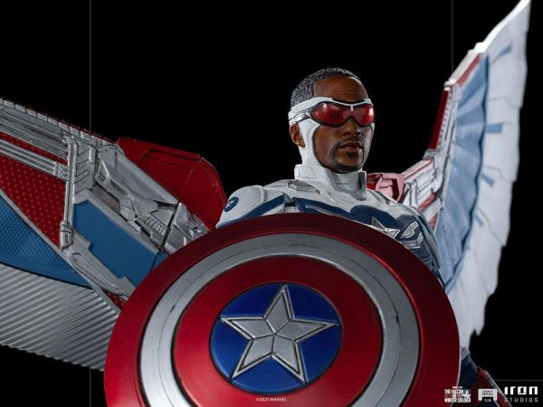 MARVEL - Statuette 1/4 Captain America (Sam Wilson) Legacy Replica – Image 12