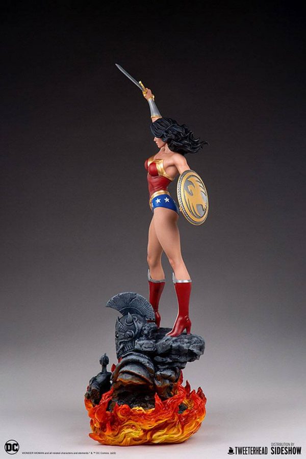 DC COMICS - Statuette 1/4 Wonder Woman Classic 94 cm – Image 7