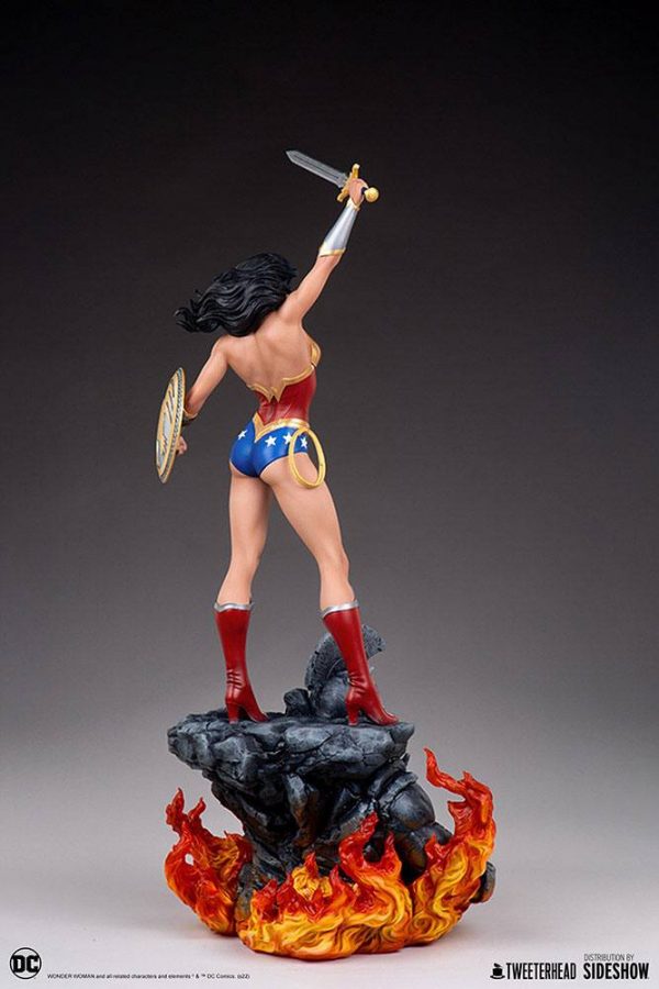 DC COMICS - Statuette 1/4 Wonder Woman Classic 94 cm – Image 8