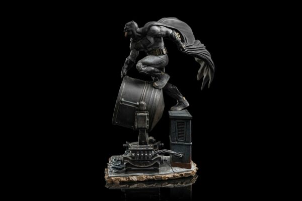 DC COMICS - Statuette Art Scale 1/10 Batman Zack Snyder's Justice League Deluxe 28 cm – Image 6