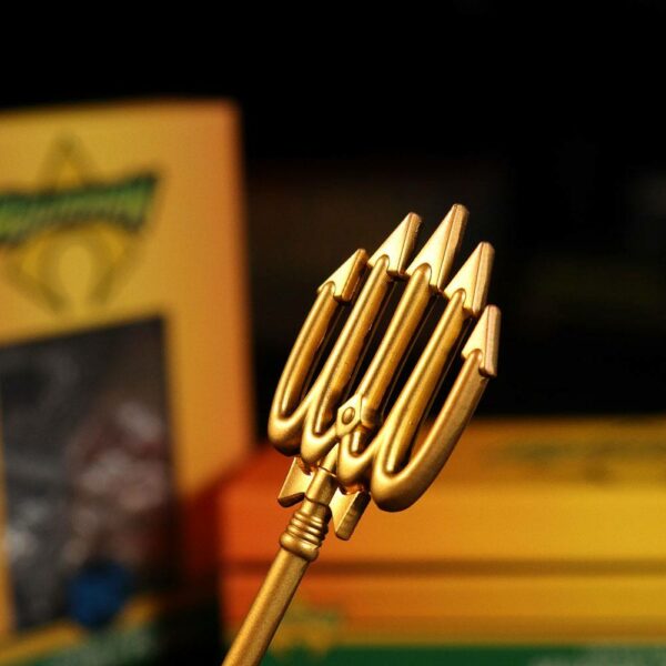DC COMICS - Mini Réplique Trident Aquaman Plaqué Or – Image 11