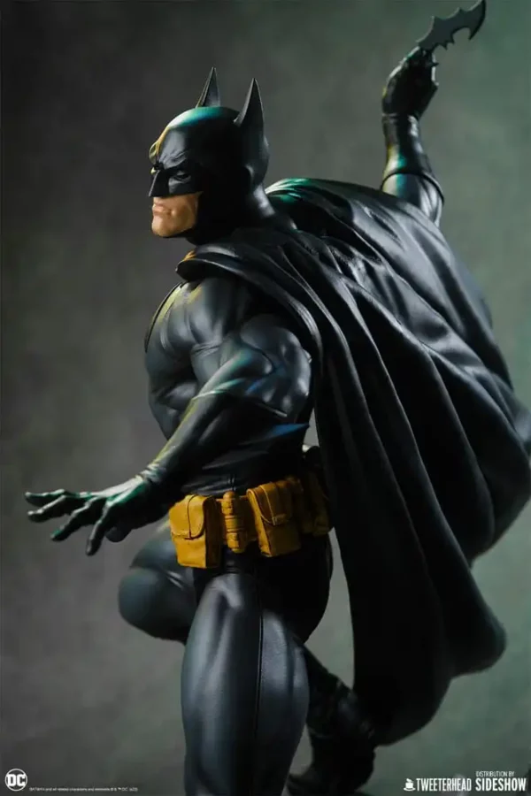 DC COMICS - Statuette 1/6 Batman (Black and Gray Edition) 50 cm – Image 5