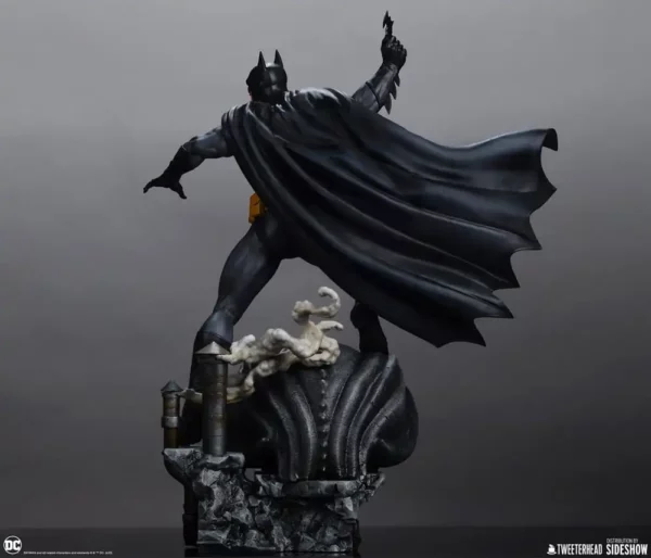 DC COMICS - Statuette 1/6 Batman (Black and Gray Edition) 50 cm – Image 16