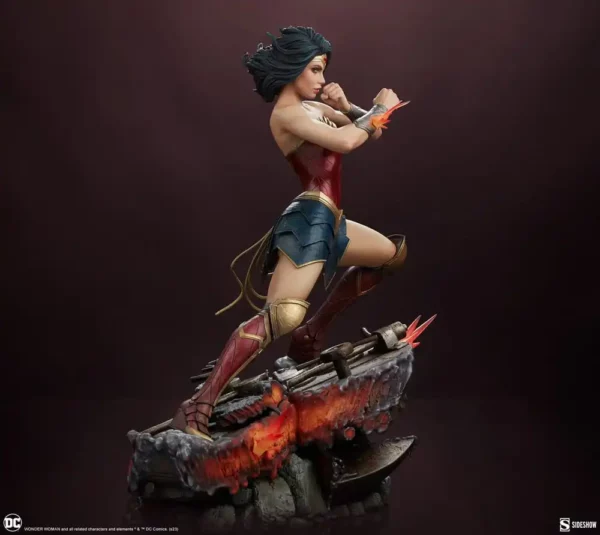DC COMICS - Statuette Premium Format Wonder Woman: Saving the Day 50 cm – Image 9
