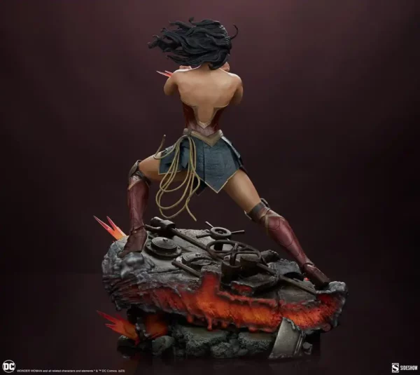 DC COMICS - Statuette Premium Format Wonder Woman: Saving the Day 50 cm – Image 10