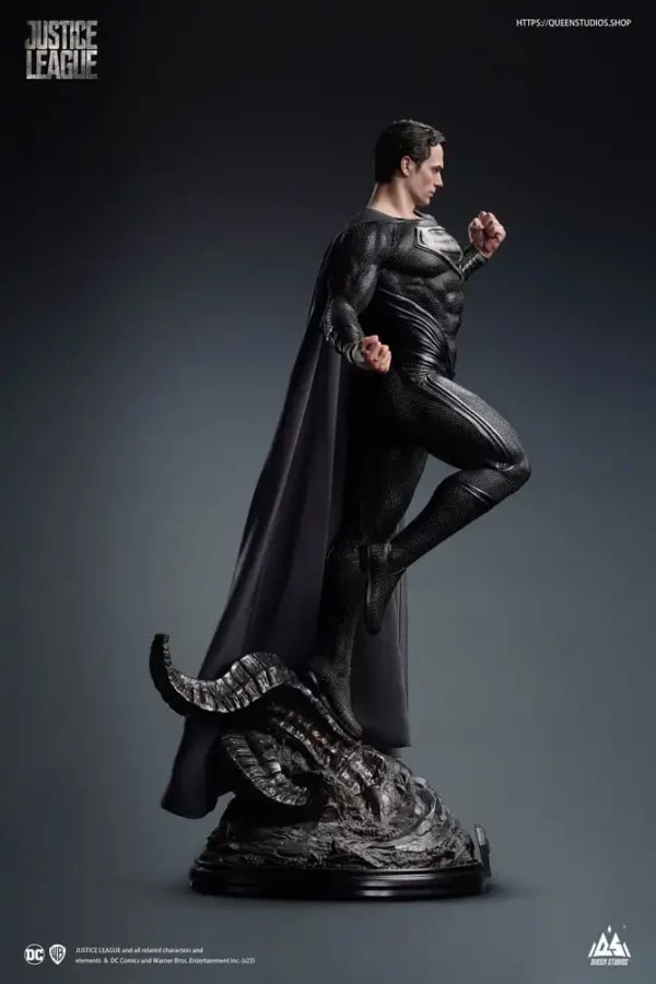 DC COMICS - Statuette 1/3 Superman Black Suit Version Regular Edition 80 cm – Image 4