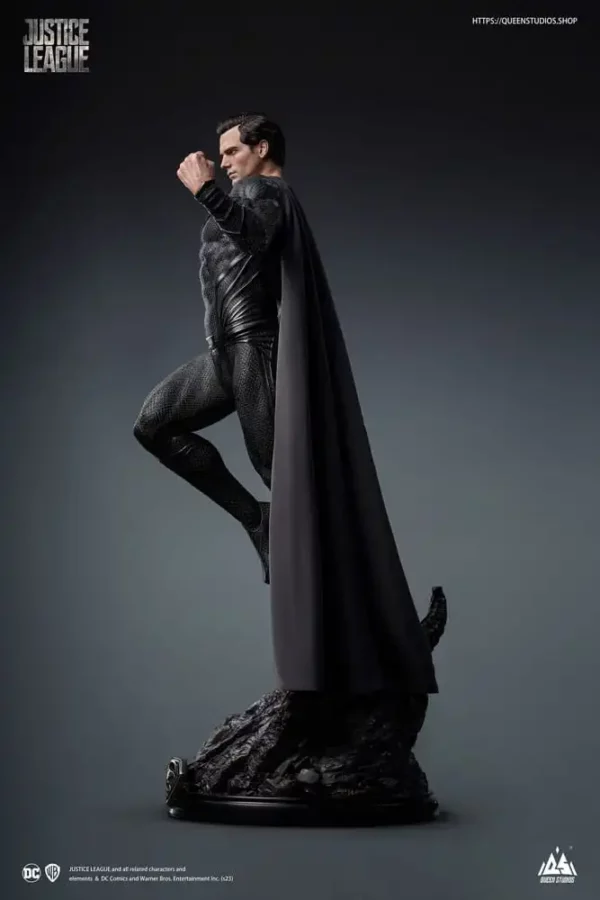 DC COMICS - Statuette 1/3 Superman Black Suit Version Regular Edition 80 cm – Image 6