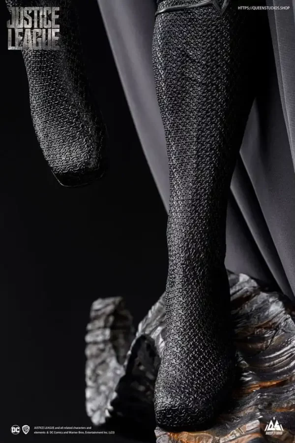 DC COMICS - Statuette 1/3 Superman Black Suit Version Regular Edition 80 cm – Image 19