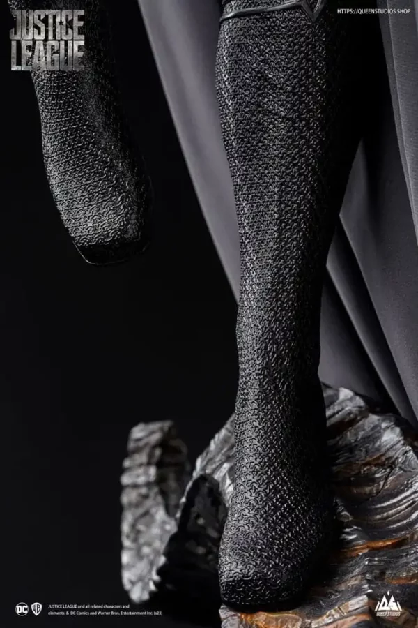 DC COMICS – Statuette 1/3 Superman Black Suit Version Special Edition 80 cm – Image 17