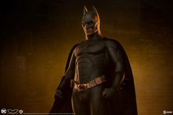 DC COMICS – Statuette Premium Format Batman Begins 65 cm – Image 3