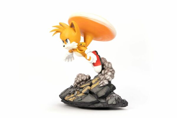 SONIC THE HEDGEHOG – Statuette Tails Standoff 32 cm – Image 2
