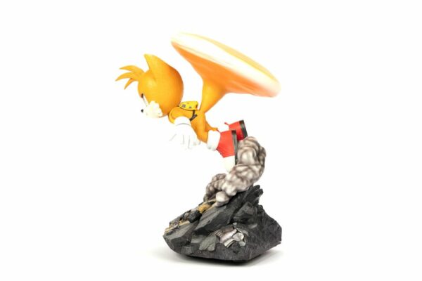 SONIC THE HEDGEHOG – Statuette Tails Standoff 32 cm – Image 3