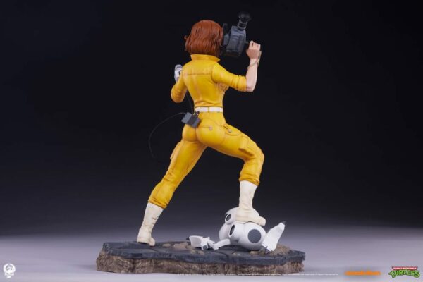 LES TORTUES NINJA – Statuette 1/4 April O'Neil 46 cm – Image 10