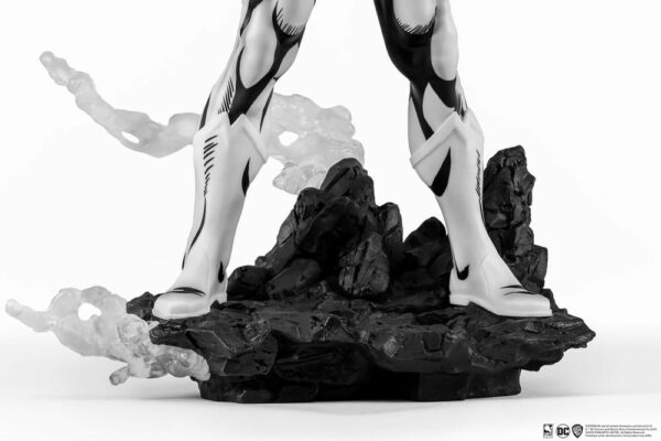DC COMICS – Statuette 1/8 Superman PX Black & White Version 30 cm – Image 8