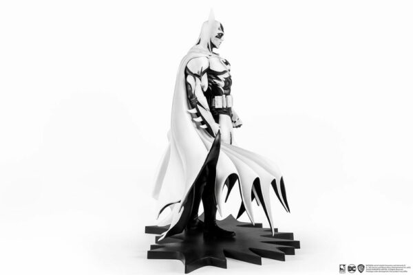 DC COMICS – Statuette 1/8 Batman PX  Black & White Version 30 cm – Image 4