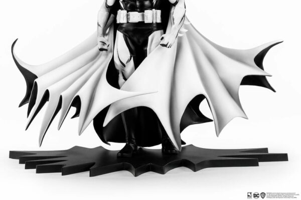 DC COMICS – Statuette 1/8 Batman PX  Black & White Version 30 cm – Image 10