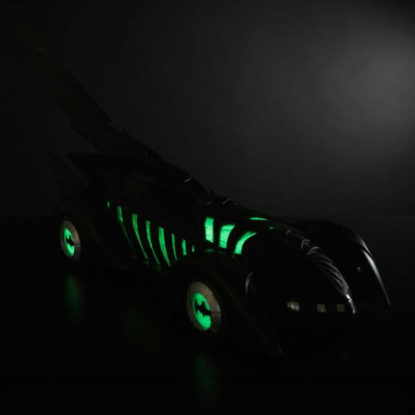 DC COMICS – Figurine Batmobile Batman Forever Glow in the Dark Editon 79 cm – Image 9