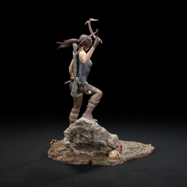 TOMB RAIDER – Statuette Lara Croft (Survivor Era) 33 cm – Image 6