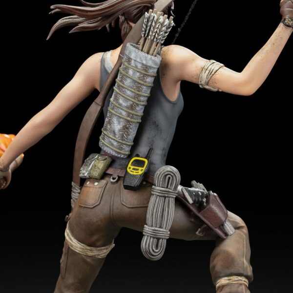 TOMB RAIDER – Statuette Lara Croft (Survivor Era) 33 cm – Image 8