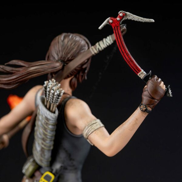 TOMB RAIDER – Statuette Lara Croft (Survivor Era) 33 cm – Image 11