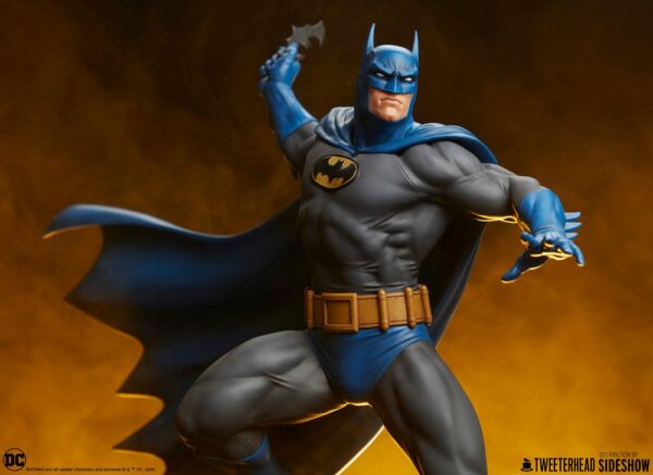 DC COMICS – Statuette 1/6 Batman (Retro Edition) 50 cm – Image 3