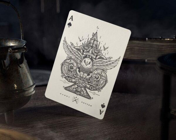HARRY POTTER – Jeu de Cartes à jouer (Version Rouge) – Image 5