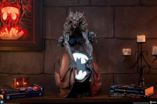 DC COMICS – Statuette Premium Format Man-Bat 64 cm – Image 2